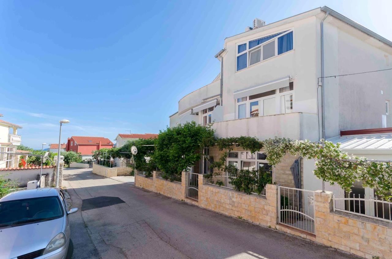 Apartments Zanze Vodice Esterno foto