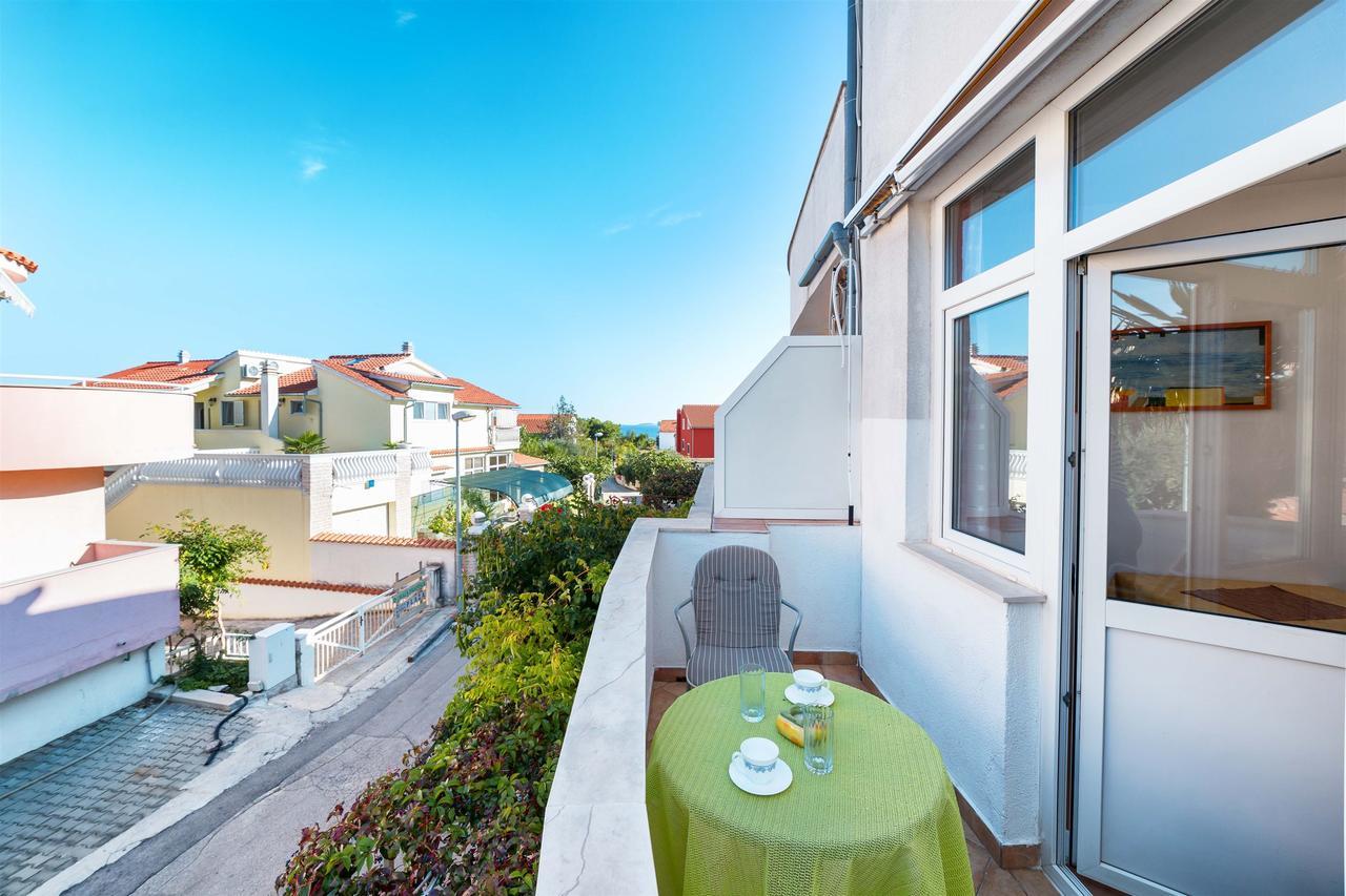 Apartments Zanze Vodice Esterno foto