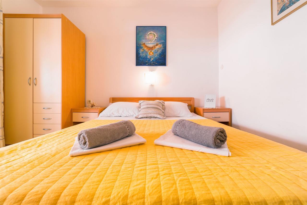 Apartments Zanze Vodice Esterno foto