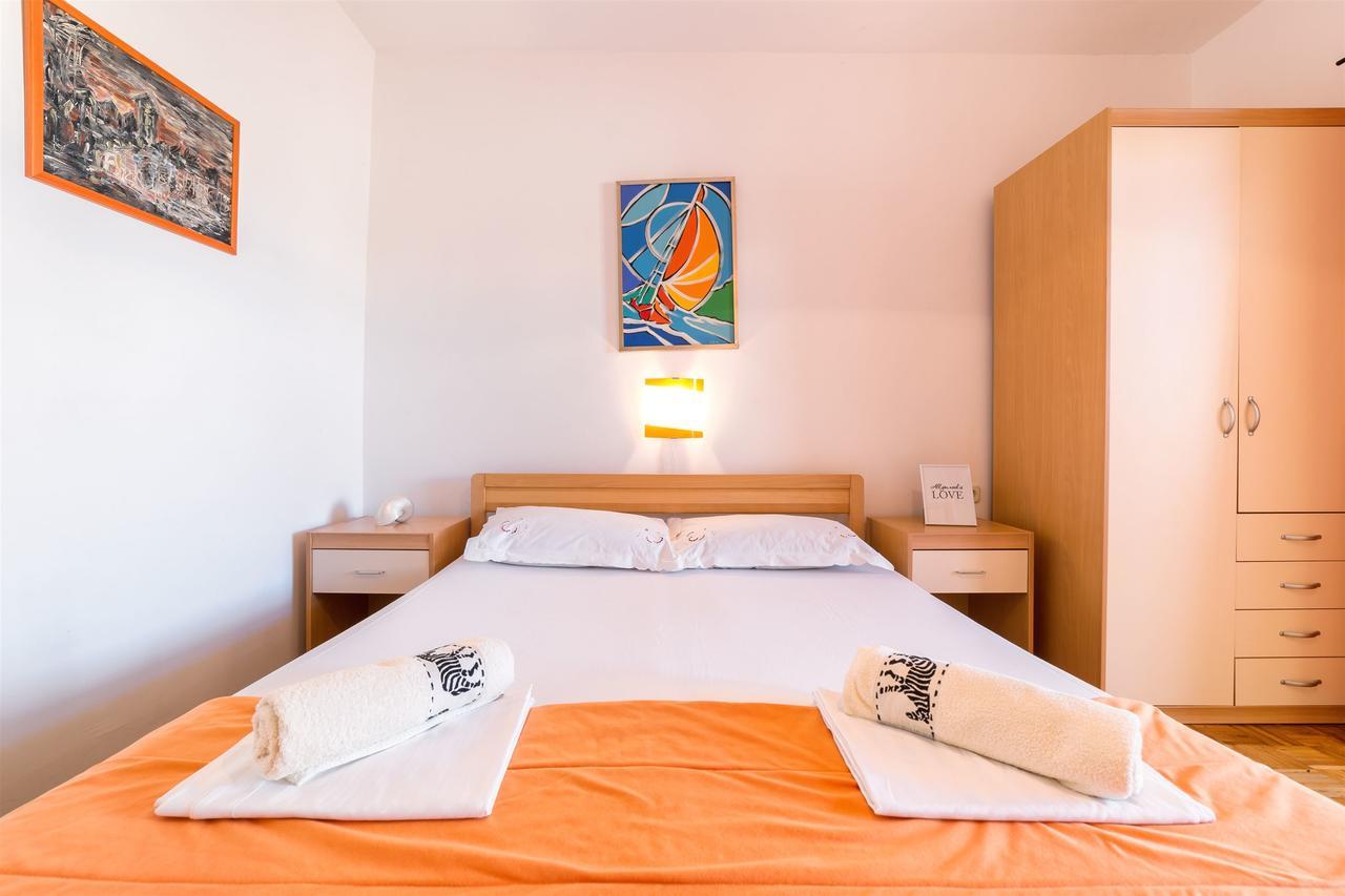 Apartments Zanze Vodice Esterno foto