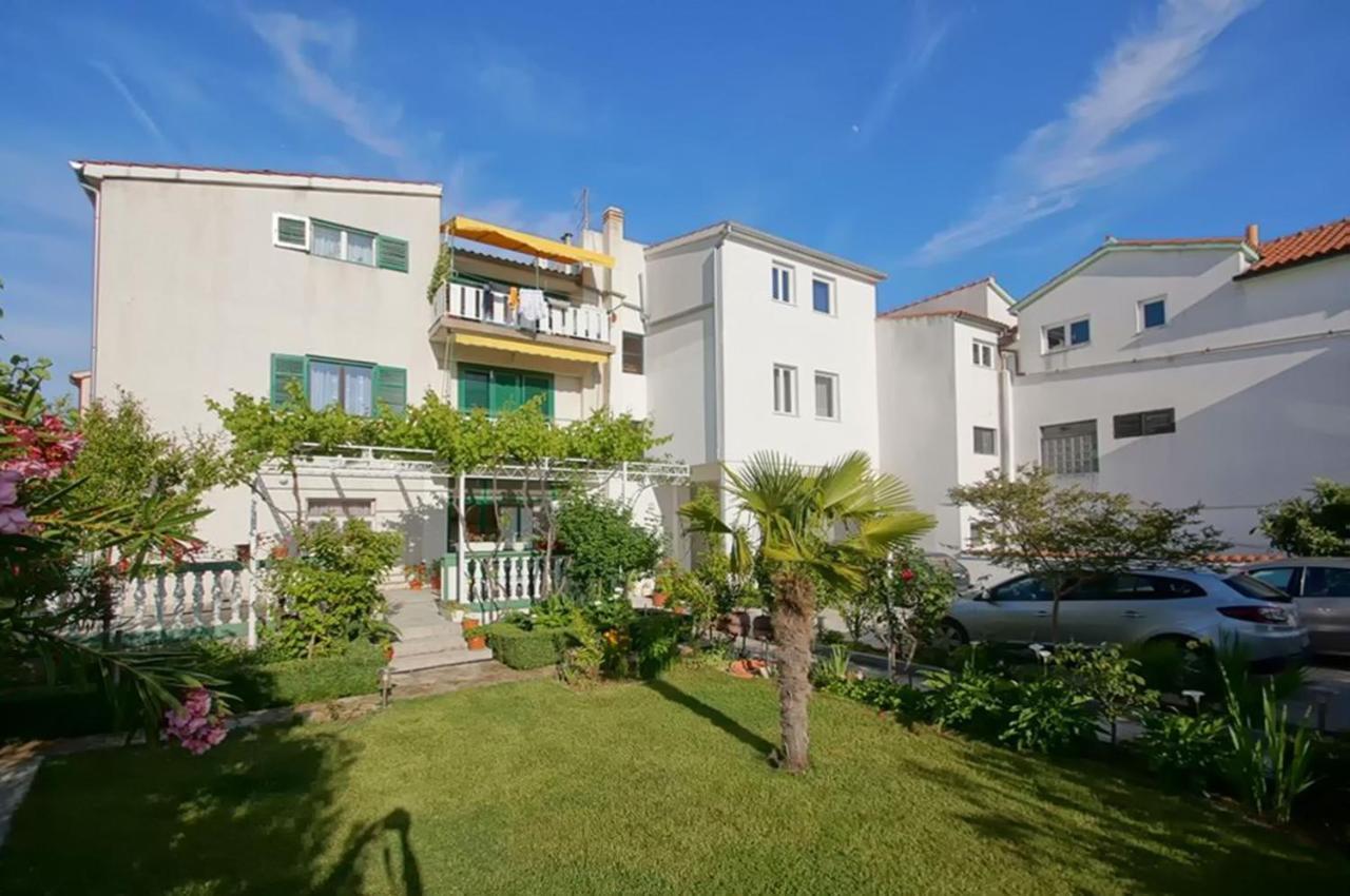 Apartments Zanze Vodice Esterno foto